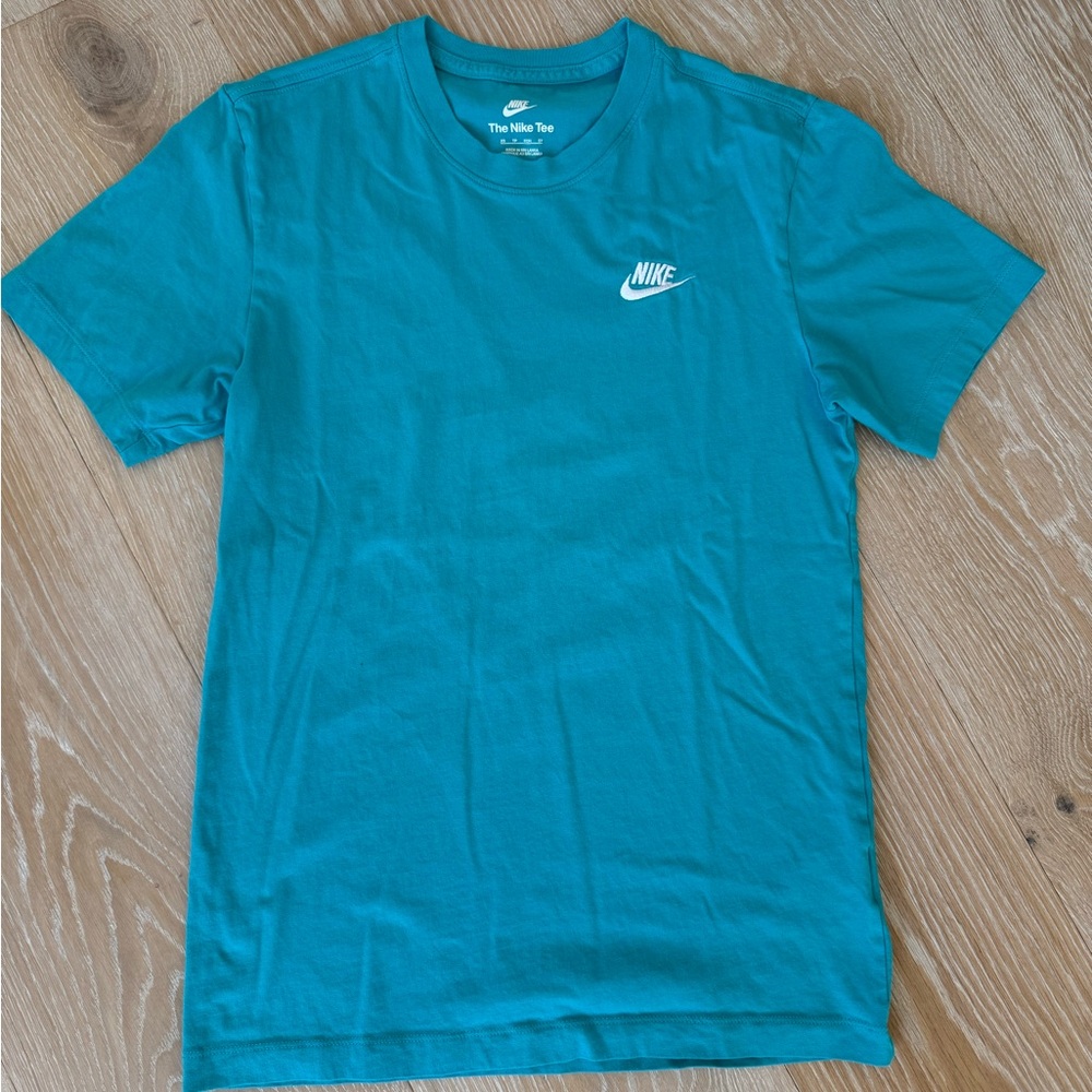 Nike men’s Teal T-Shirt